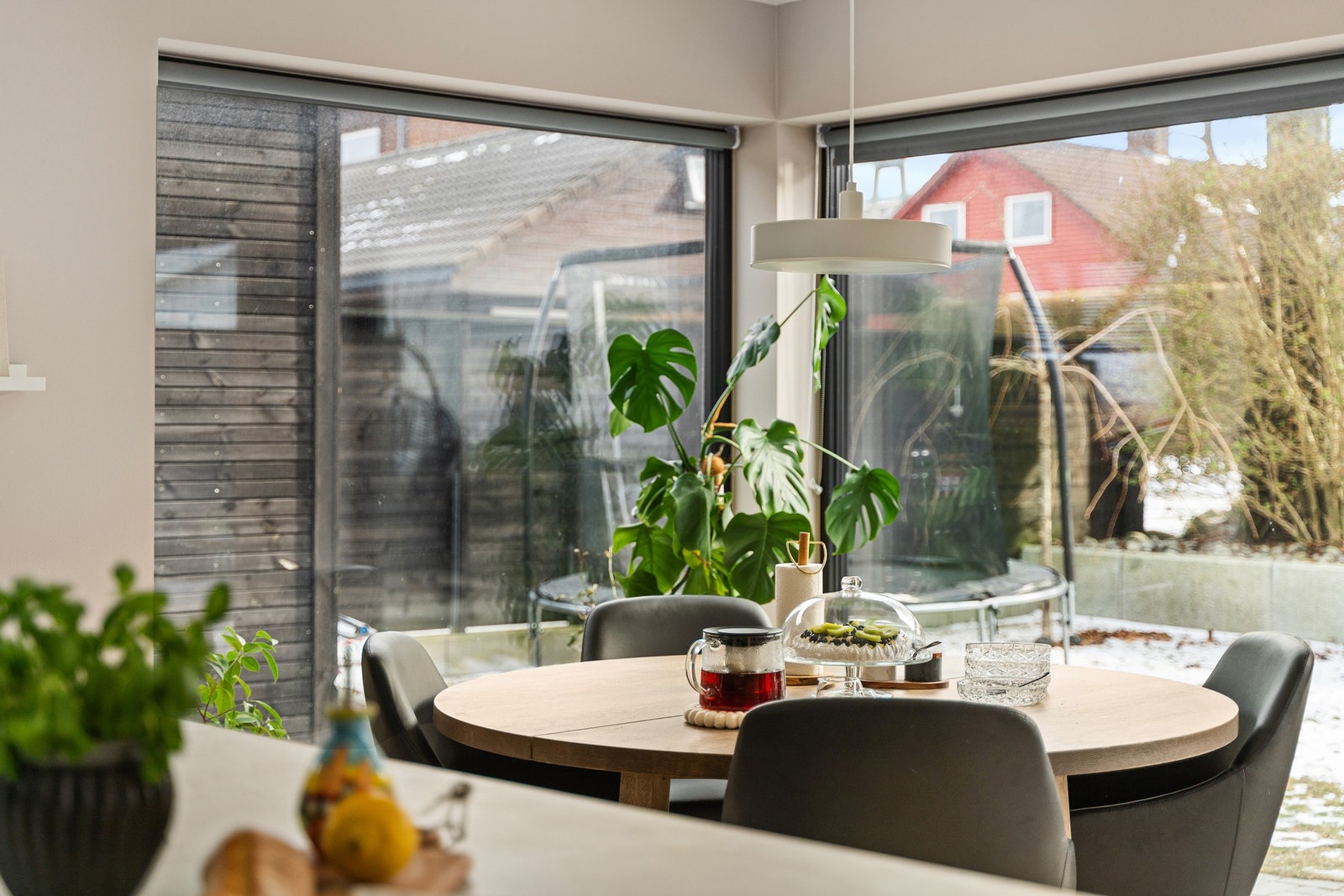 Ved kjøkkenet får du fint plass til ønsket spisegruppe. Galleribilde