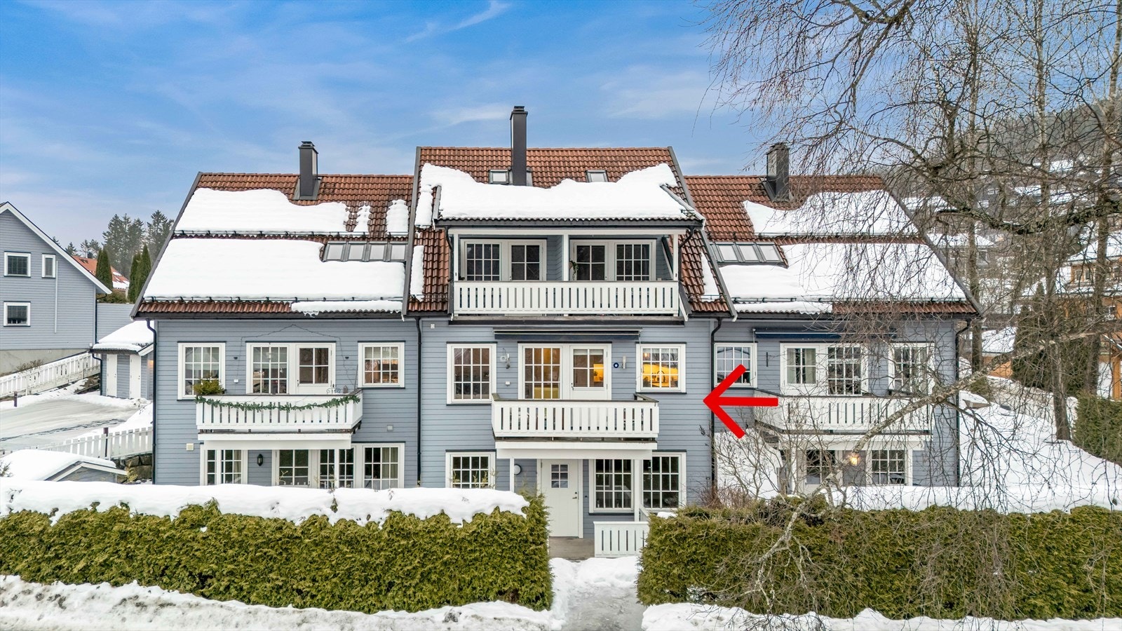 Eiendommen ligger i rolige og etablerte omgivelser i Lommedalen, med kort vei til flotte tur- og friluftsområder året rundt. Galleribilde