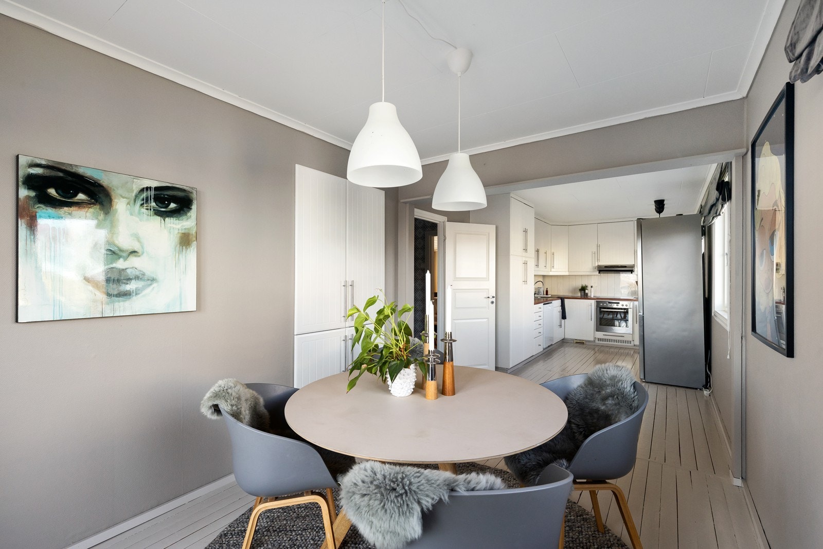 Koselig og innbydende kjøkken. Galleribilde