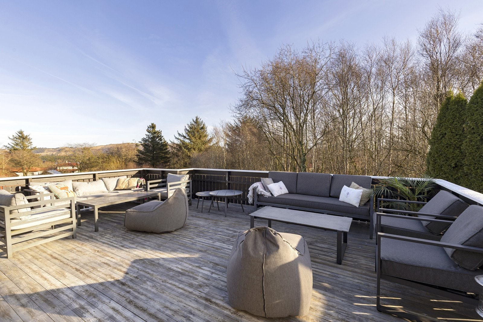 Fin utsikt ned mot Frøylandsvannet som ligger like ved. Galleribilde