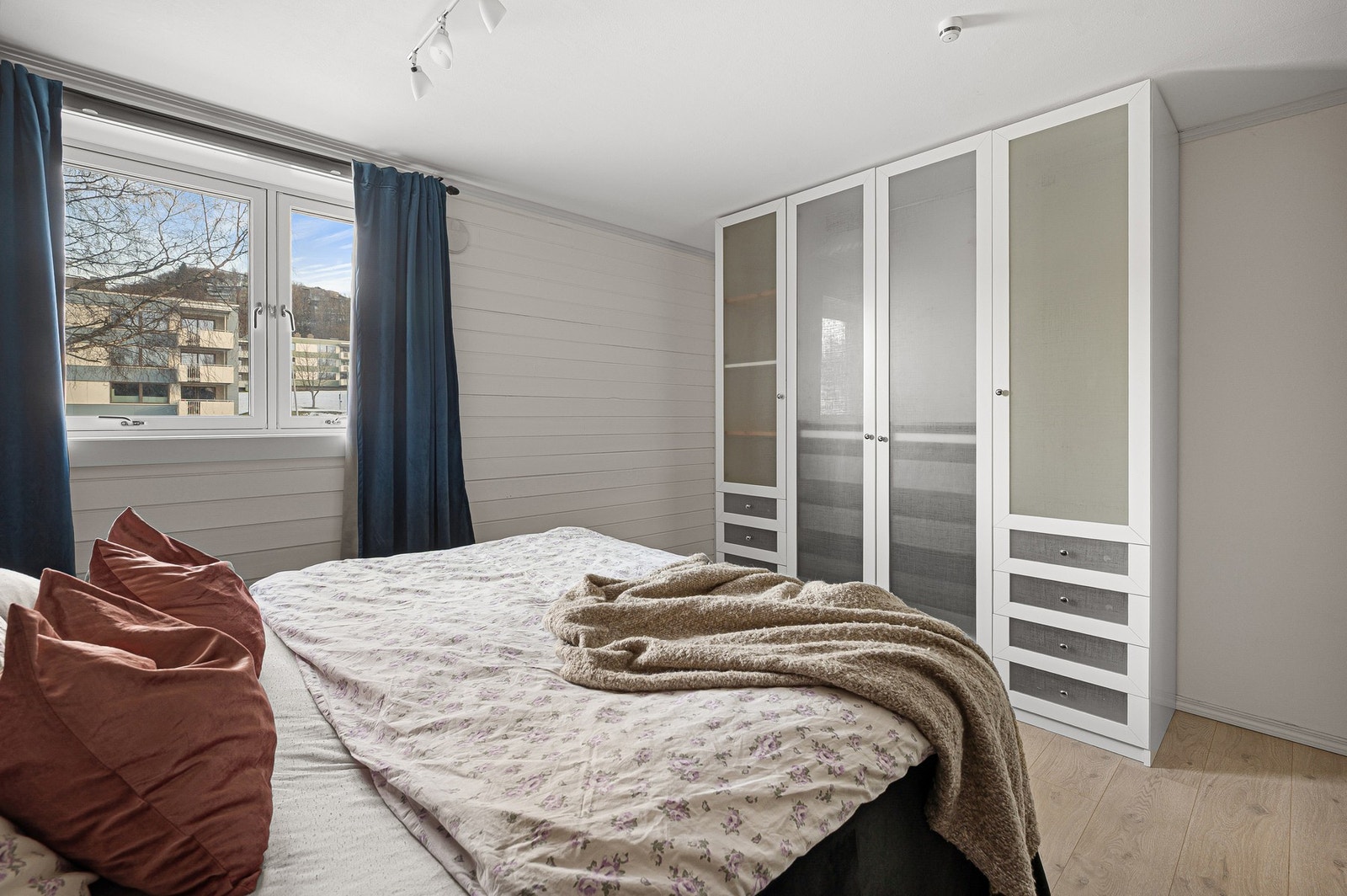 Det er også god plass til ønsket medfølgende garderobeløsing. Galleribilde