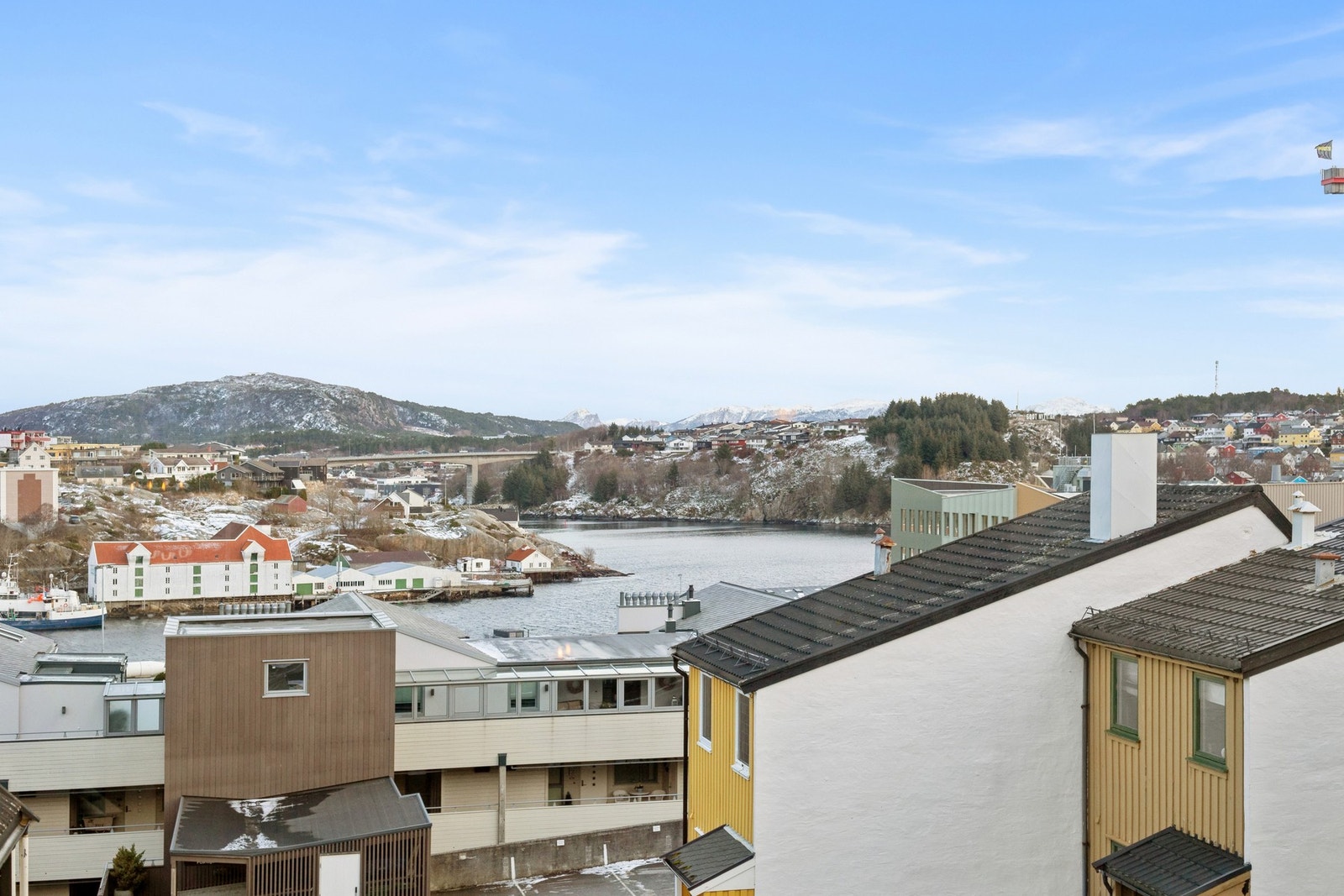 Ali Khoshnau ved EiendomsMegler 1 har gleden av å presentere Lars Guttormsens gate 24B! Galleribilde