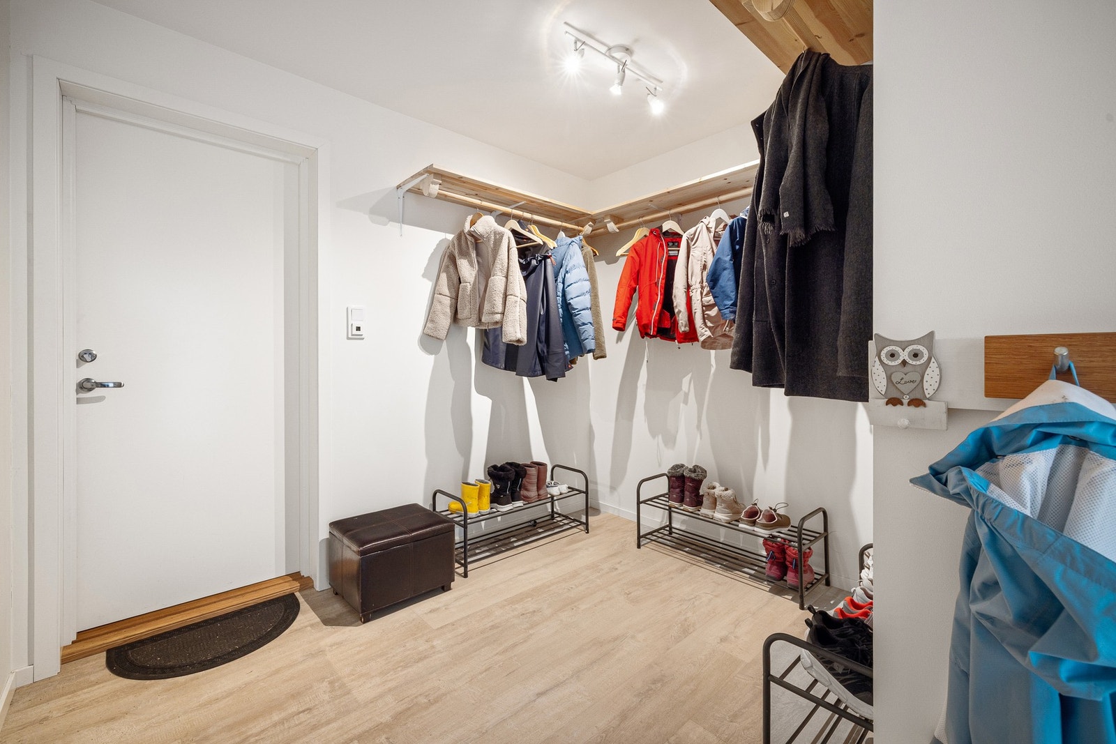 Mellomgang fra garasje med direkte adkomst til Galleribilde