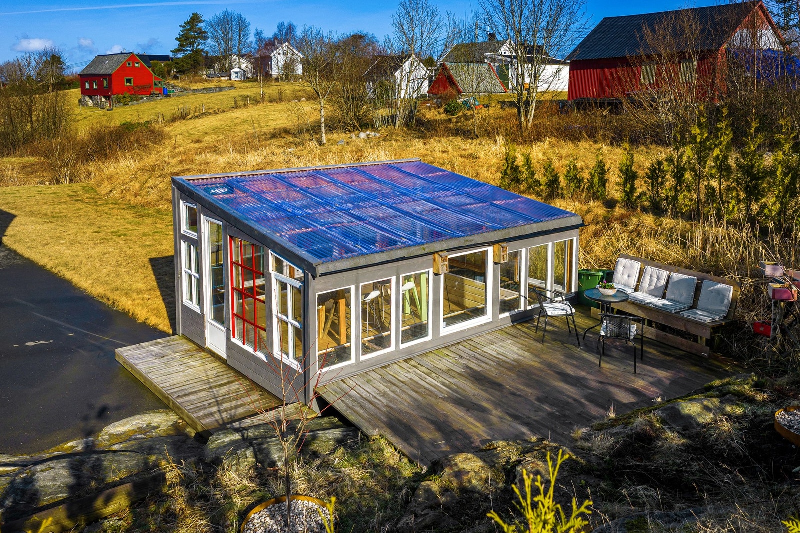 Nyt plassen i bakkant Galleribilde