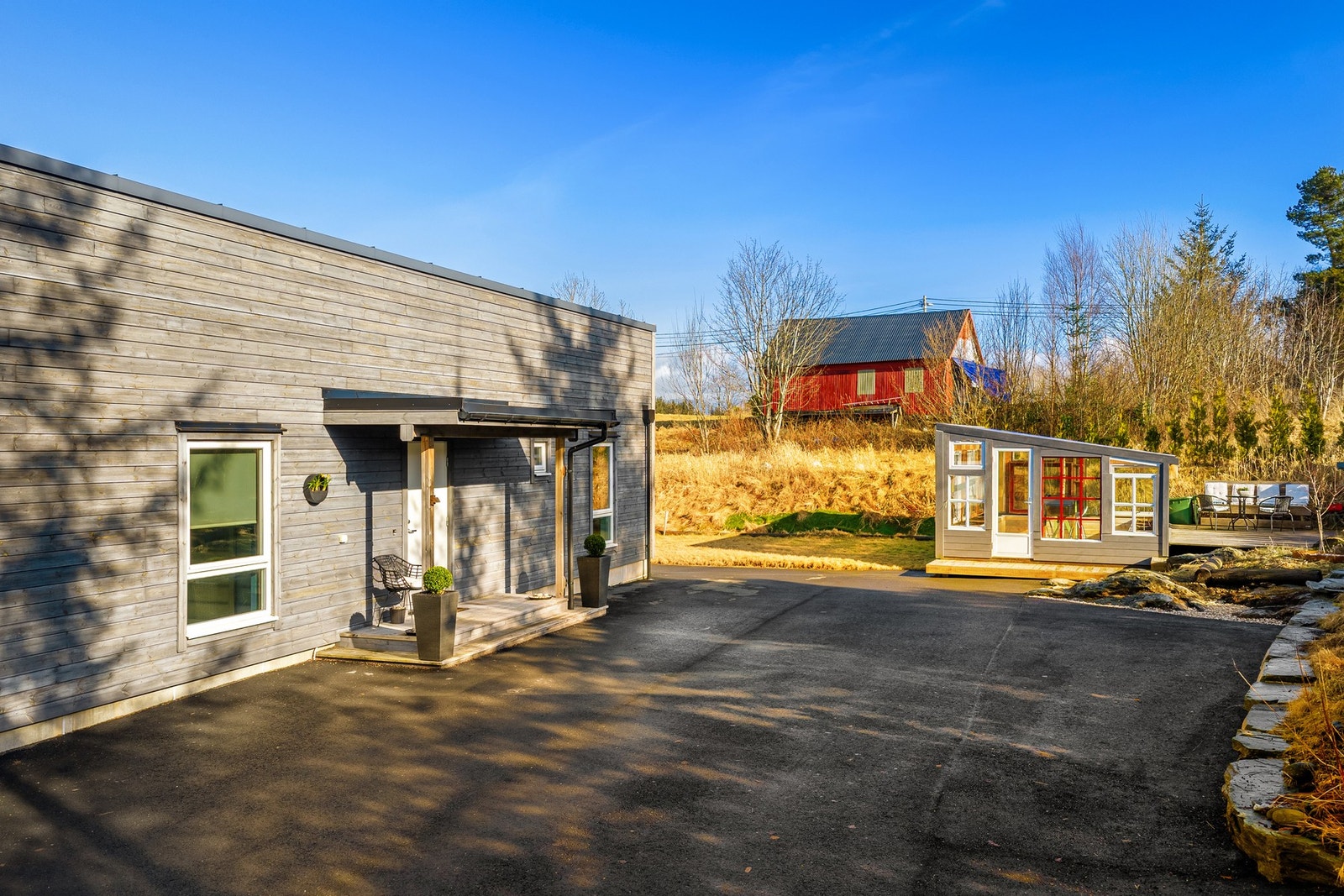 Velkommen inn på tunet med veksthus Galleribilde