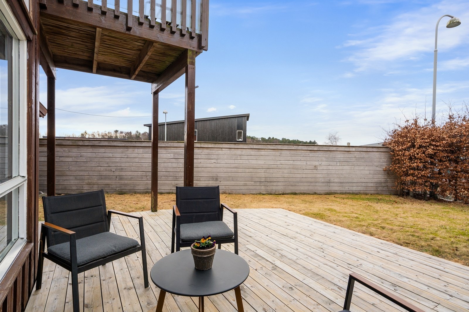 Sørvestvendt hage hvor du kan nyte kveldssolen. Galleribilde