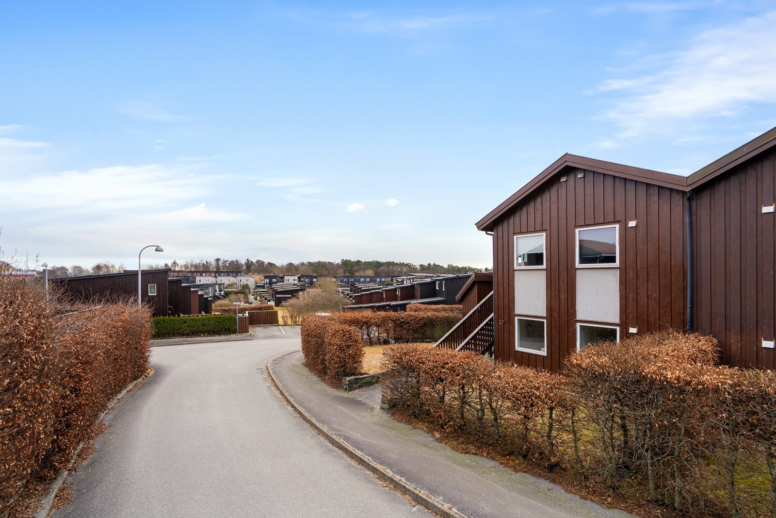 Skadberg er et rolig og etablert boligområde med kort vei til både Stavanger og Sandnes. Galleribilde