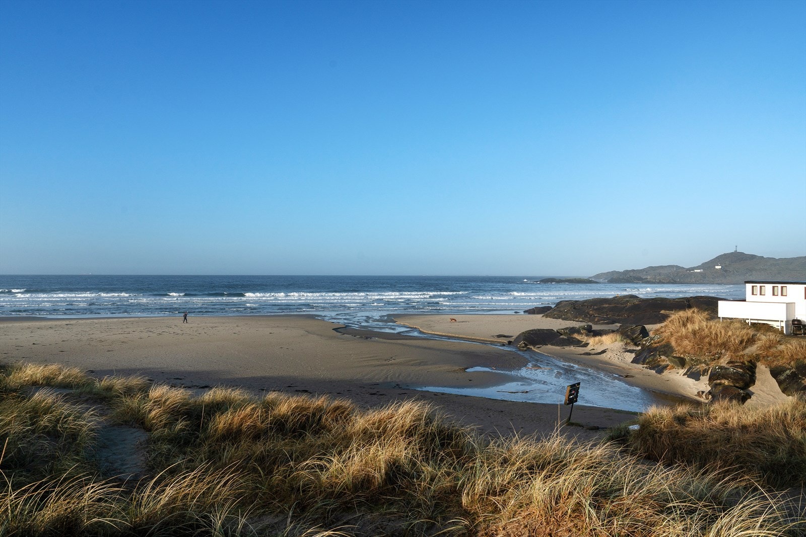Sola stranden byr på vakre sanddyner, turstier og gode badeforhold. Galleribilde