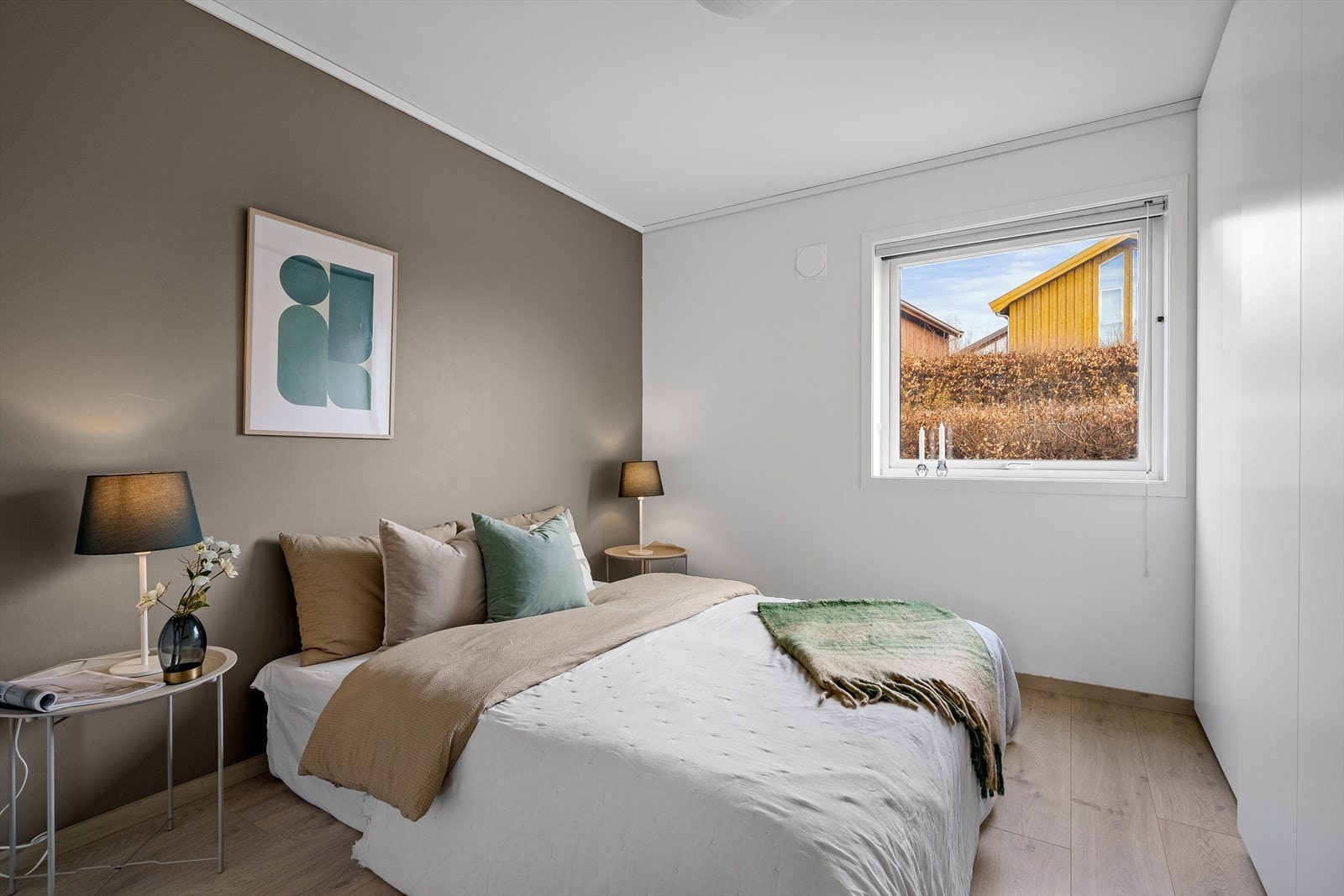 Hovedsoverom med plass til dobbeltseng og garderobe. Galleribilde