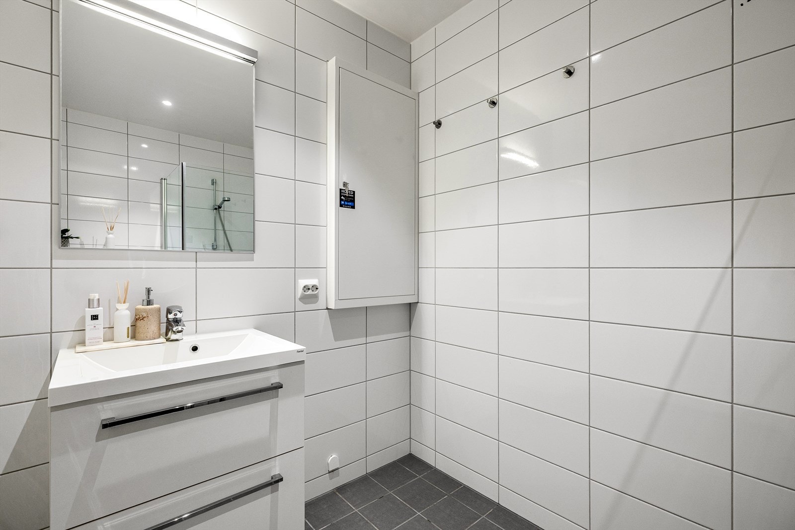 Helfliset bad med vannbåren gulvvarme. Galleribilde