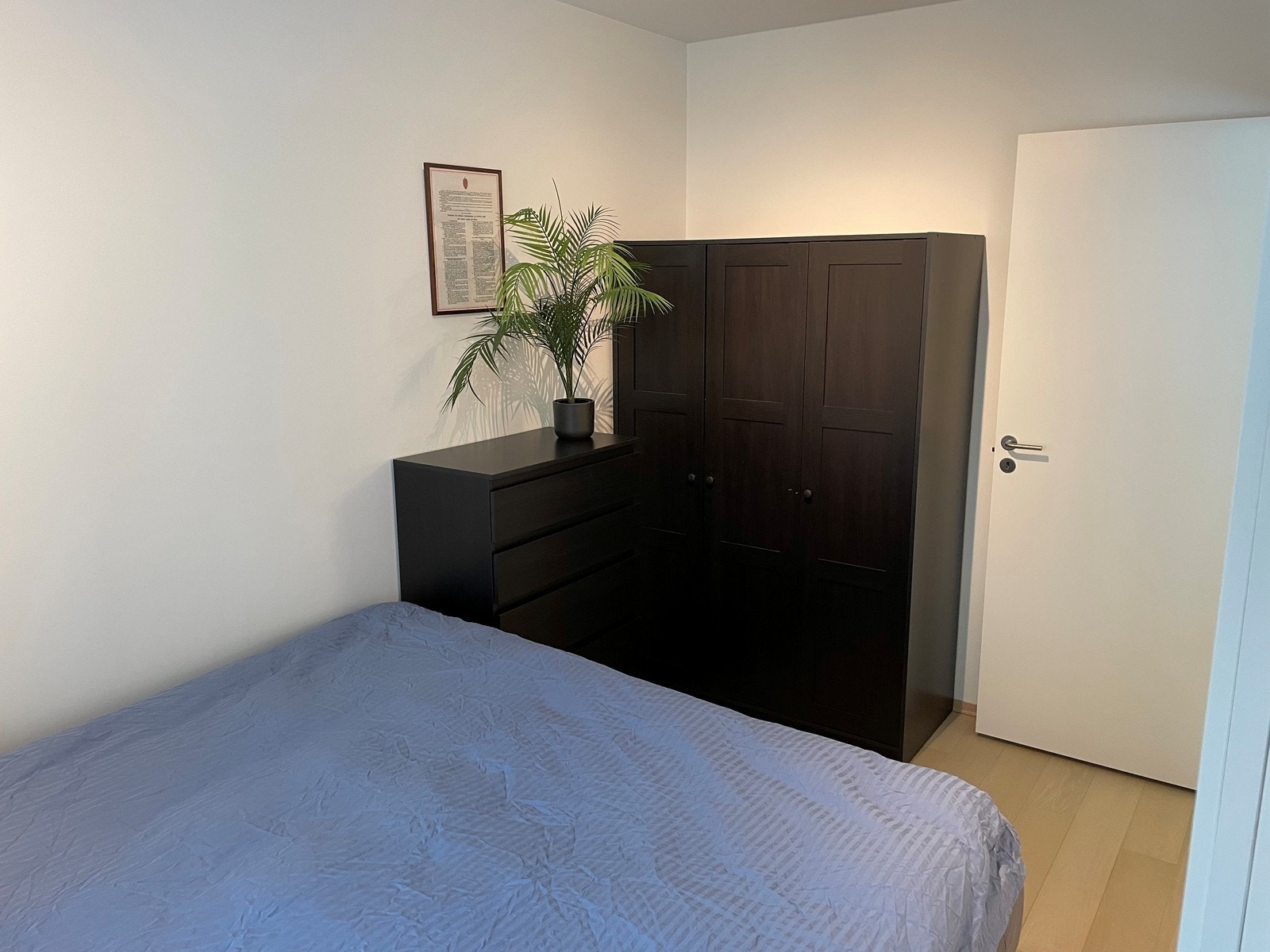 Soverom med garderobeskap Galleribilde