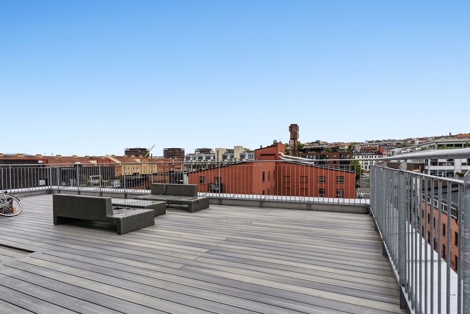 Takterrassen har meget gode solforhold, med sol hele dagen. Galleribilde