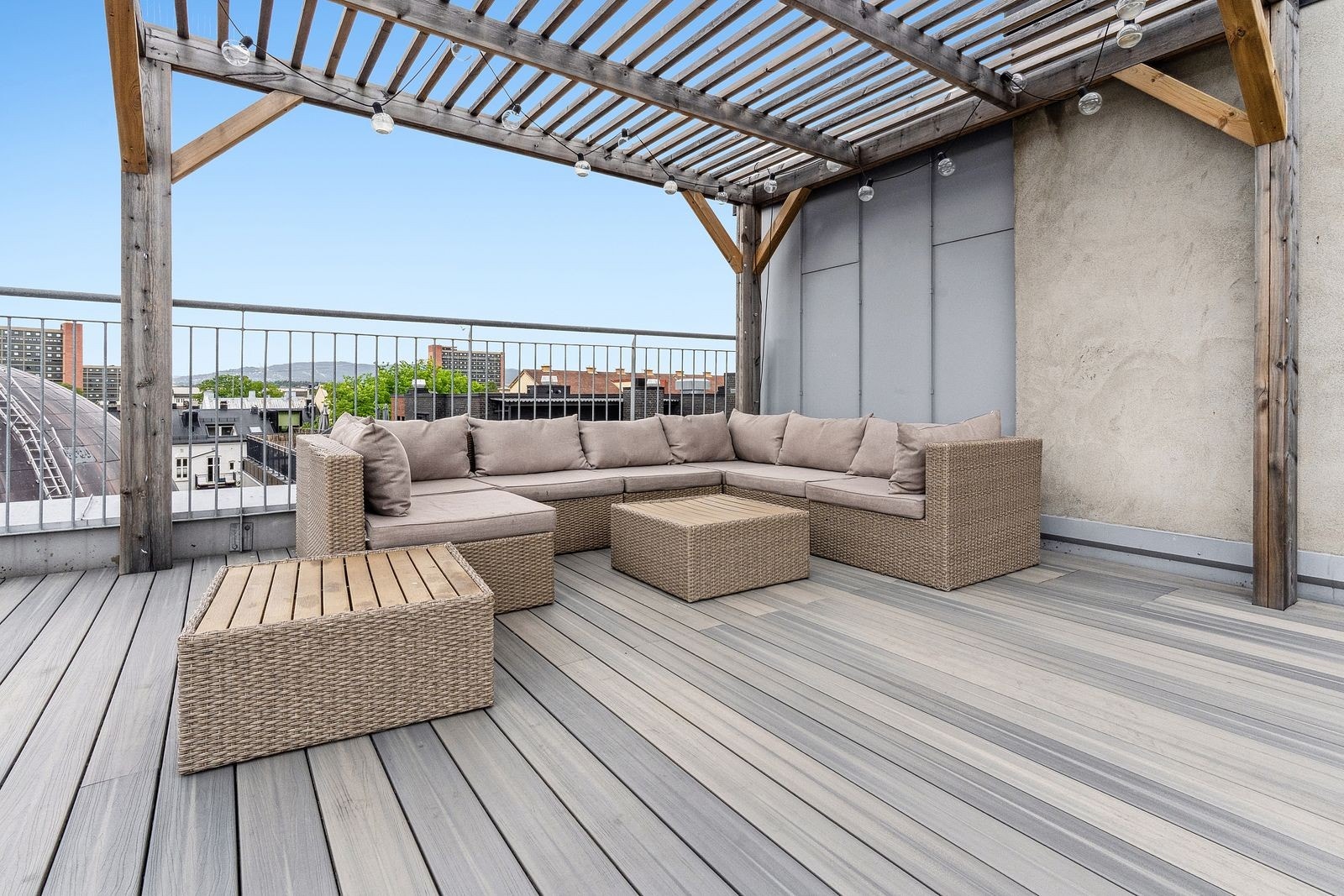 Her kan du nyte sene sommerkvelder i godt selskap til en nydelig panoramautsikt over Oslo. Galleribilde