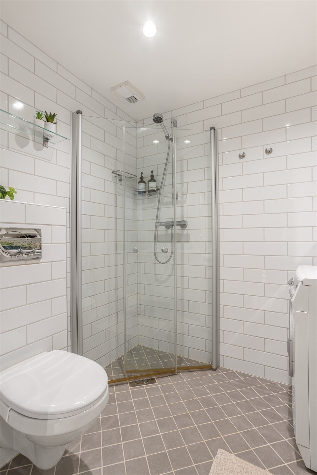 Varmtvann er felles og inkludert i de lave felleskostnadene. Galleribilde