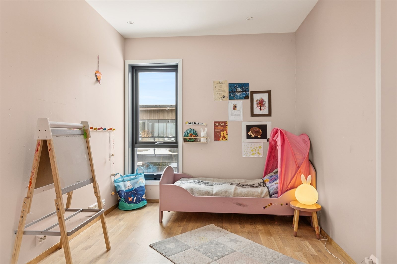 Soverom 3. (Opprinnelig en del av stuen, se pkt. ferdigattest) Galleribilde