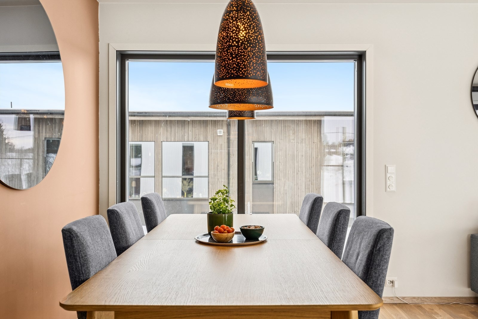 Hyggelig spiseplass. Galleribilde