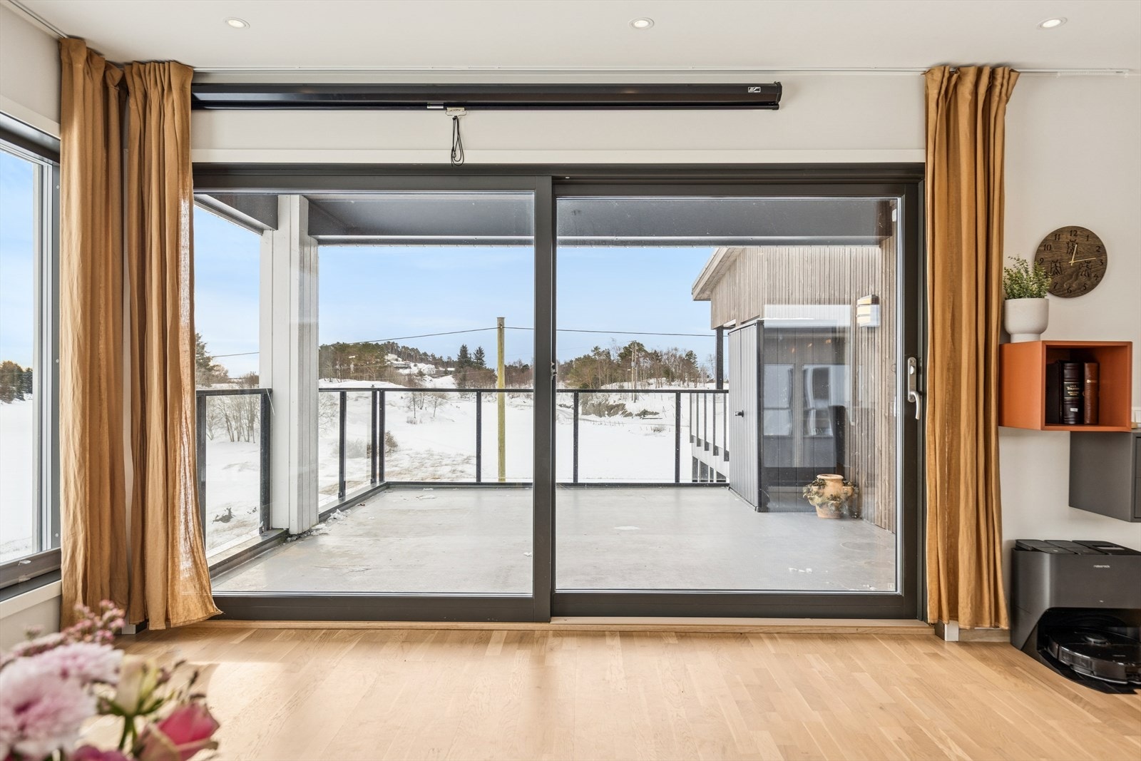 Fra stuen er det utgang til terrasse på 20m². Galleribilde