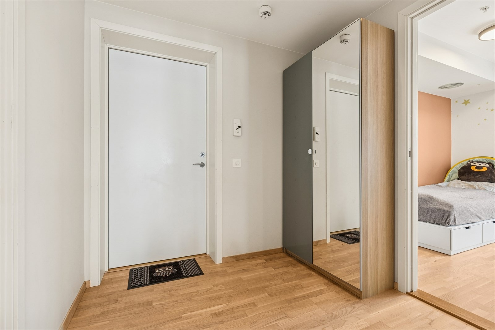 Gangen er malt i en behagelig og tidsriktig farge. Galleribilde