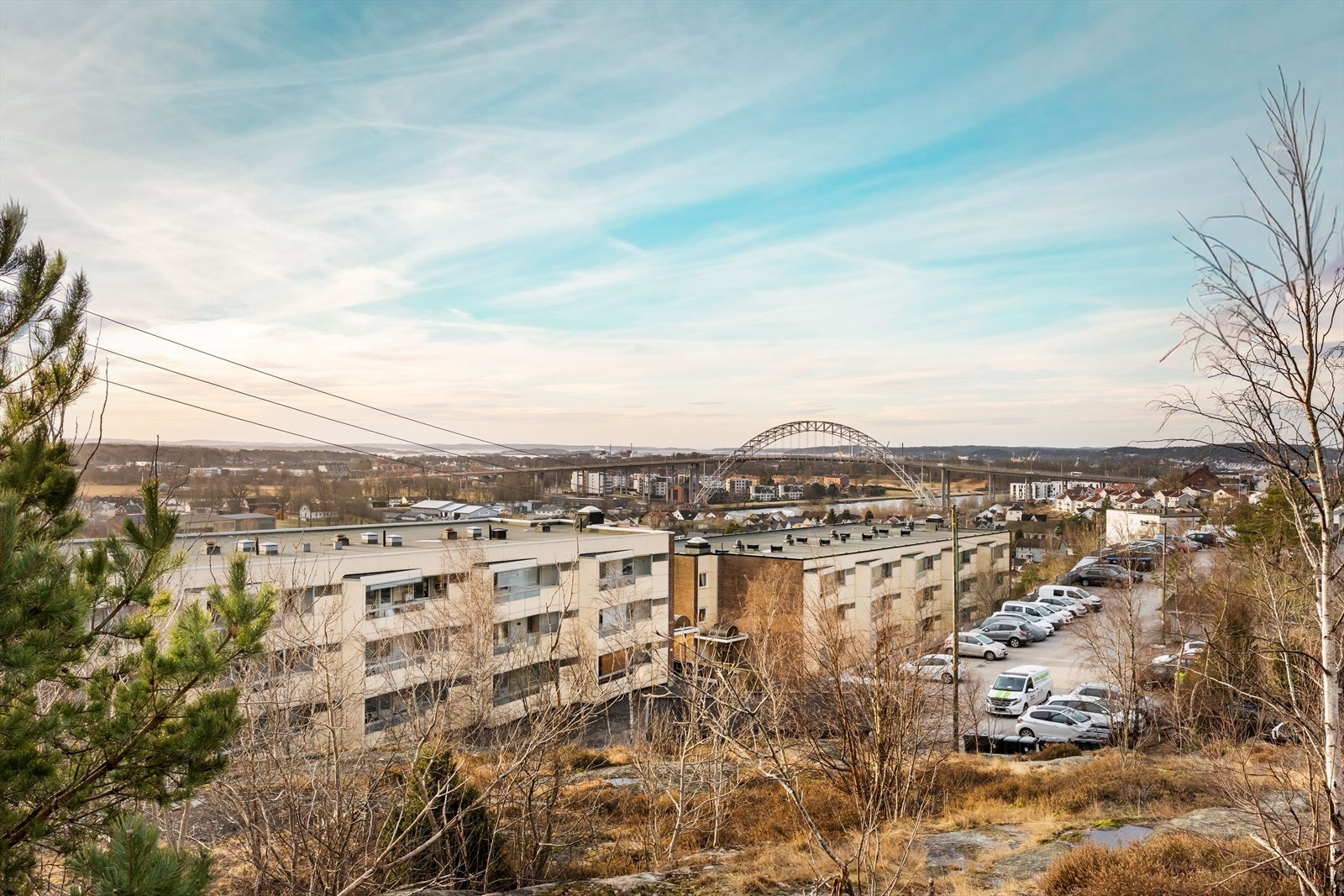 Utsikten 17 ligger nært Fredrikstad sentrum. Her bor du med kort vei til et bredt utvalg av servicetilbud, og ikke minst en kort gåtur fra togstasjonen Galleribilde