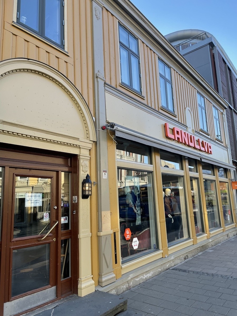 Søndre Gate 19 - Inngangsparti mot Lanullva Galleribilde