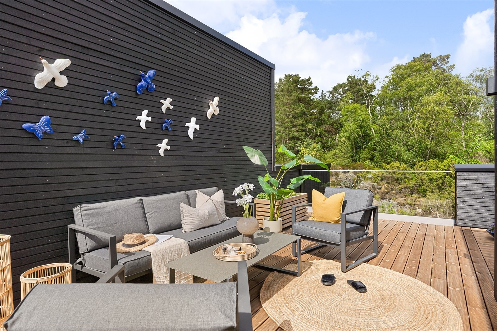 Her er romslig uteområde for fine sommerdager og kvelder. Galleribilde