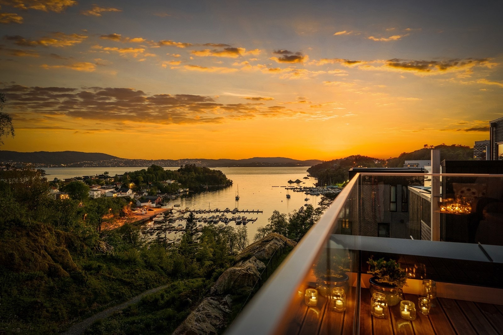 Her får man virkelig frem den fine kveldsstemningen fra takterrassen. Galleribilde