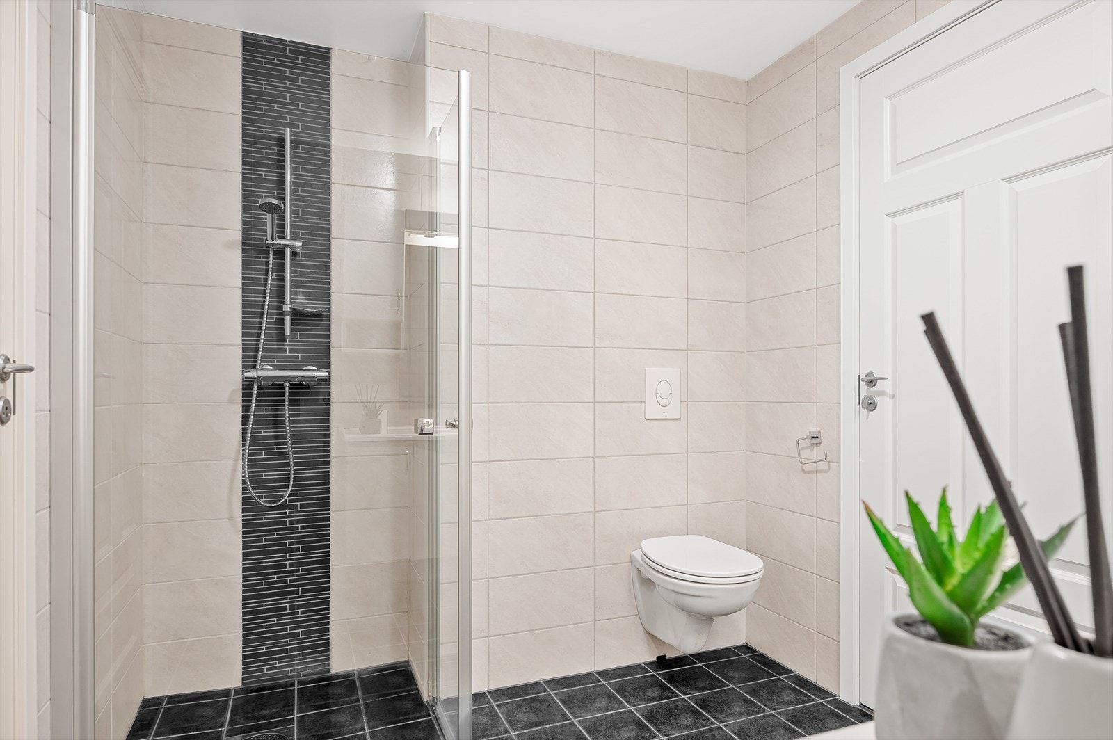 Flislagt bad som er godt ivaretatt. Galleribilde