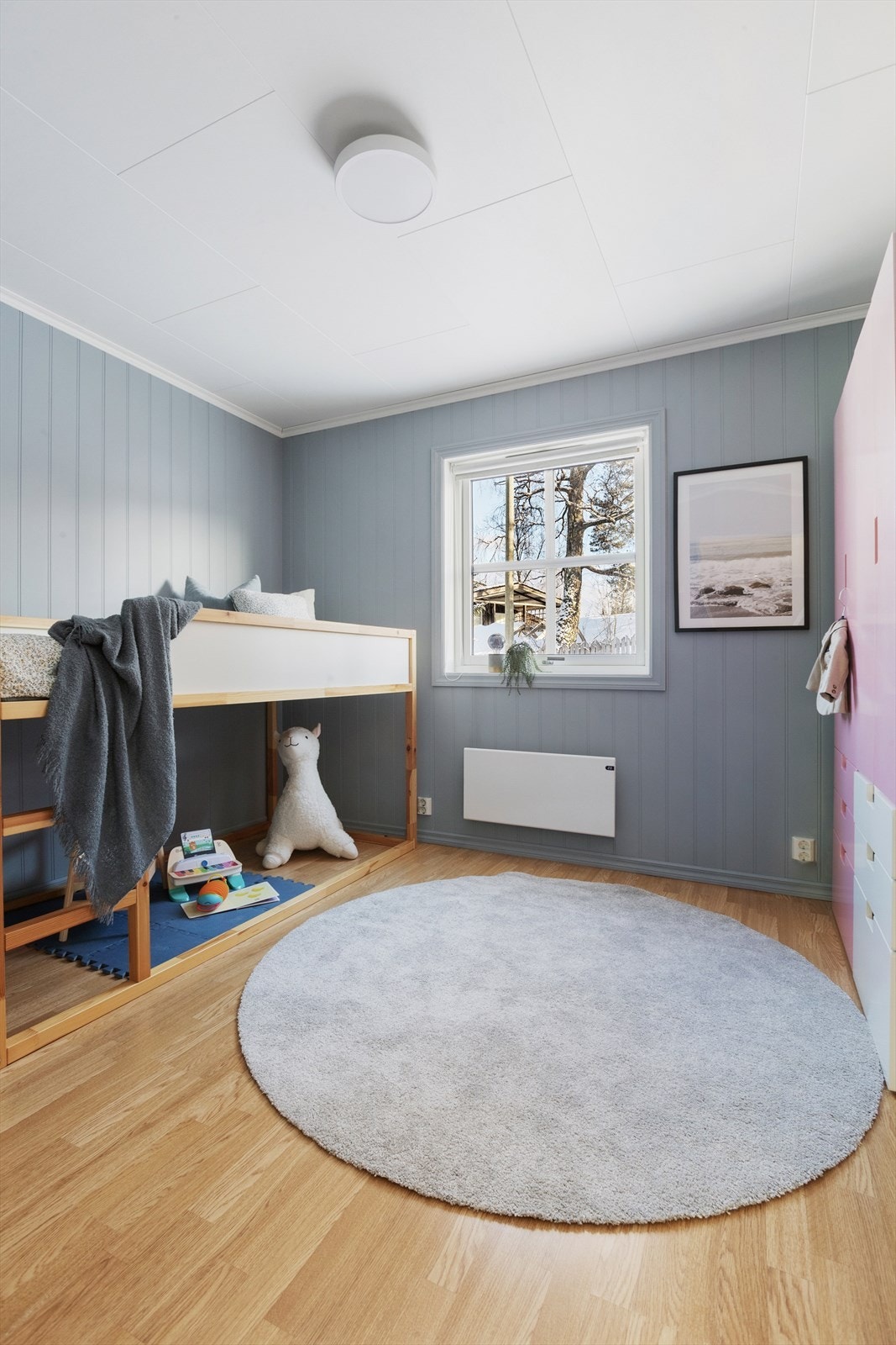 Rommene har god størrelse og er enkle å møblere som barnerom, kontor eller gjesterom. Galleribilde