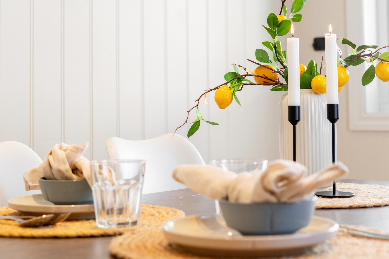 Det er god plass til en spiseplass for de daglige måltidene på kjøkkenet. Galleribilde