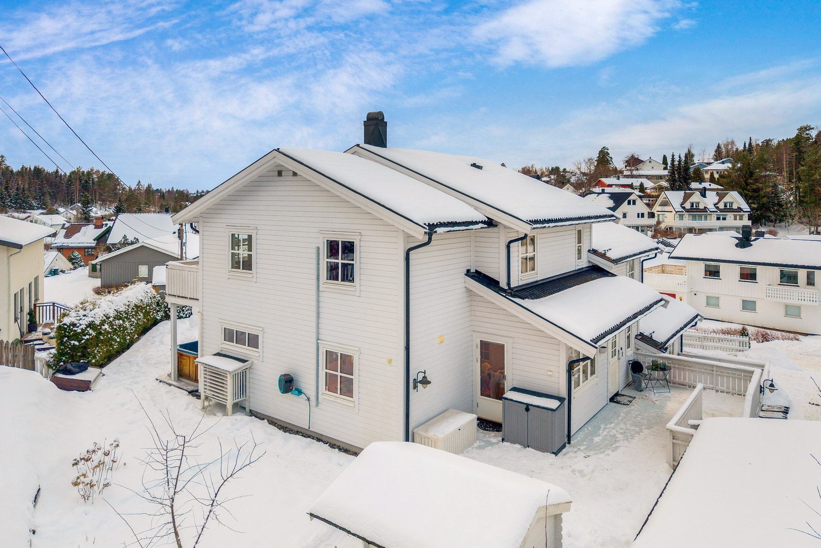 På sommeren skinner morgensolen inn på kjøkkenet Galleribilde