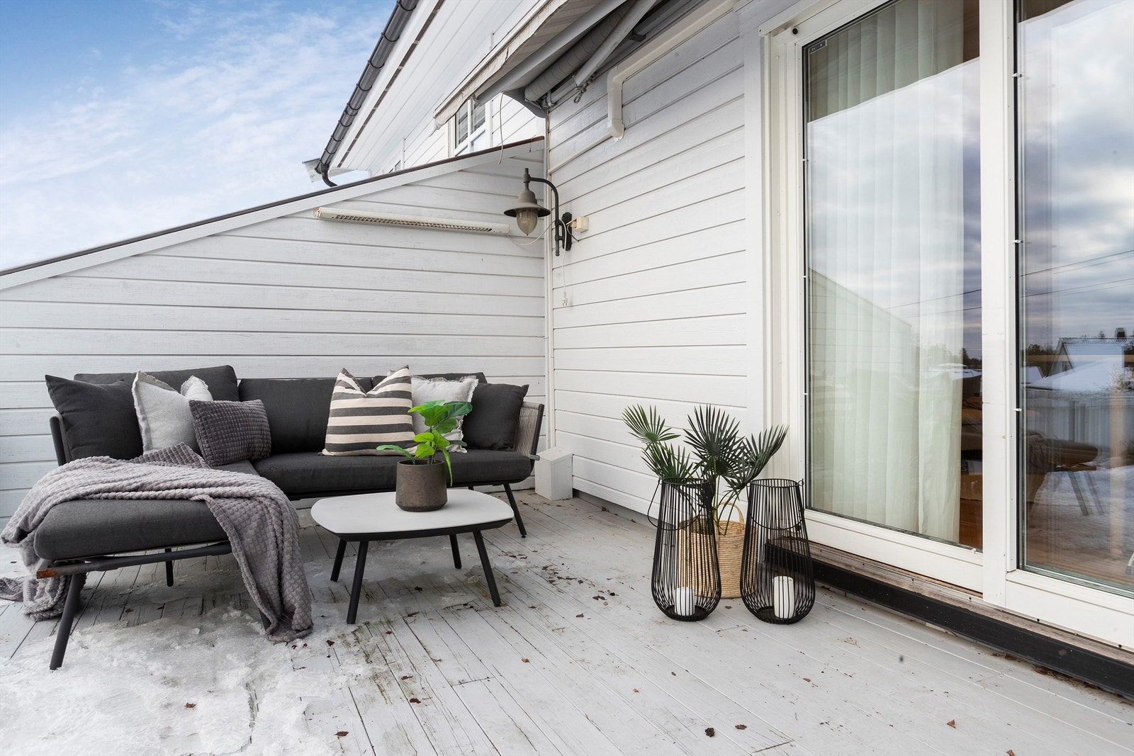 Markterrassen er sydvestvendt og på 30 m², med direkte utgang fra stuen. Galleribilde
