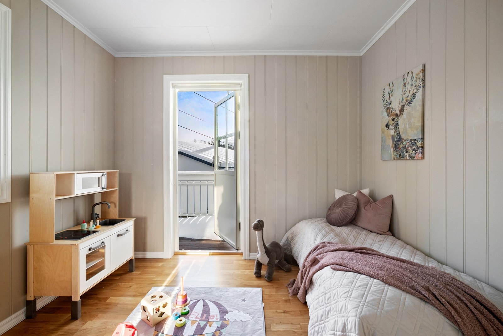 Balkongen gir en fin, privat uteplass tilknyttet soverommet. Galleribilde