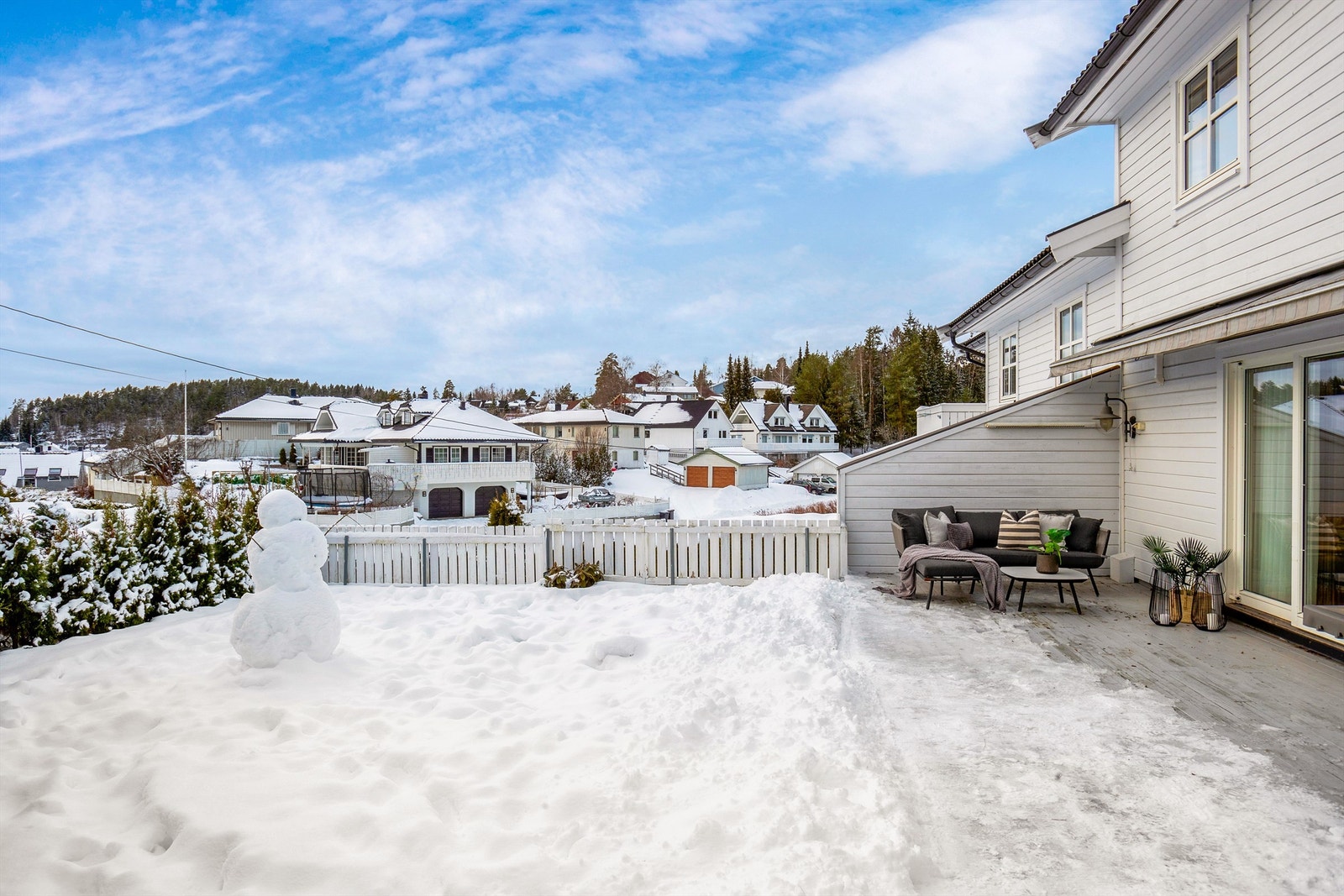 Hagen er romslig og gir gode muligheter for lek og sosiale sammenkomster. Galleribilde