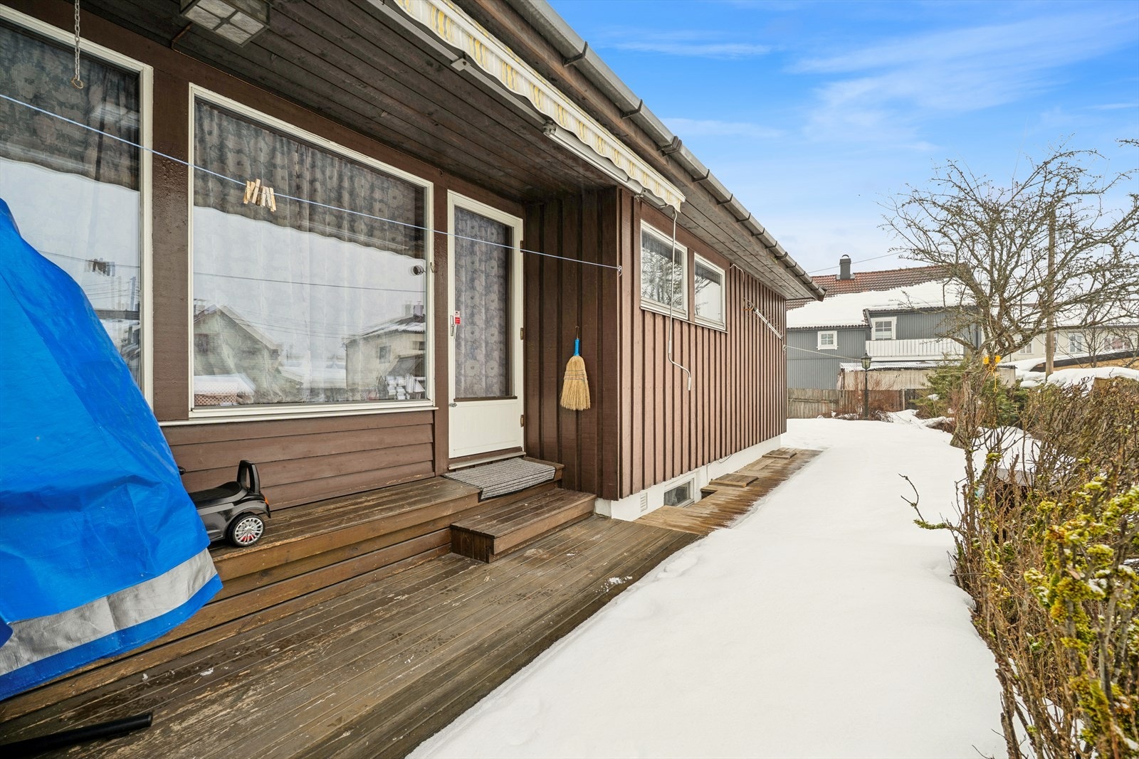 Flott terrasse med adkomst fra stue. Galleribilde