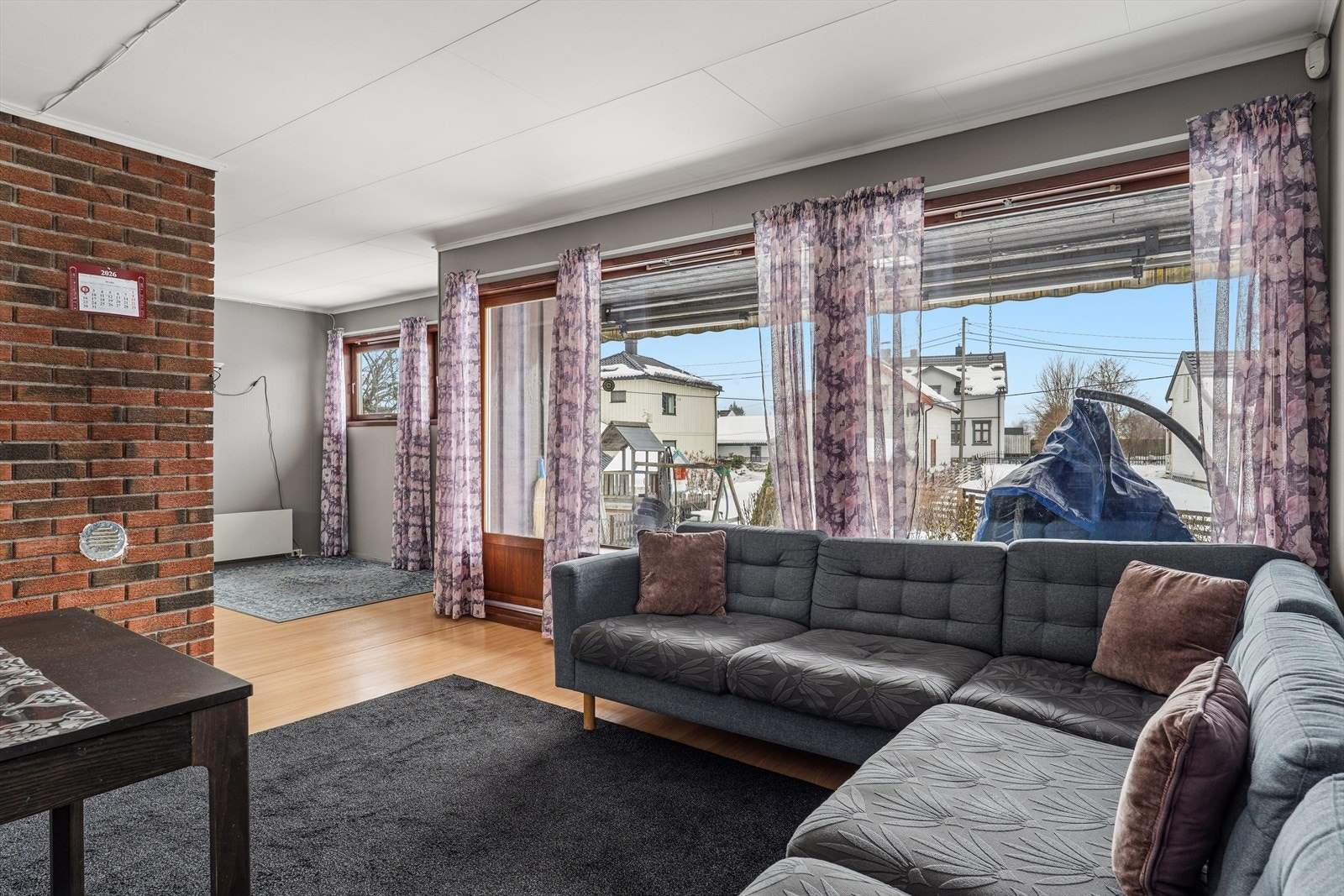 Gode vindusflater sørger for at rommet får godt med naturlig lys. Galleribilde