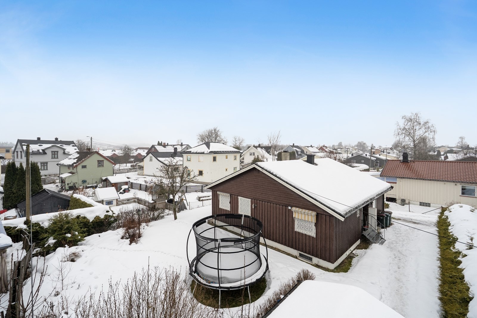 Enebolig beliggende i et attraktivt og barnevennlig område i Krokstadelva. Galleribilde