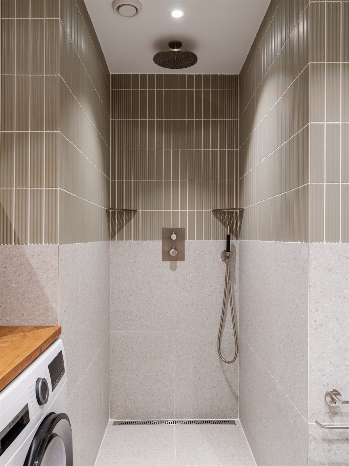 Det er lagt lekre grønne fliser,for et unikt og moderne utrykk. Galleribilde