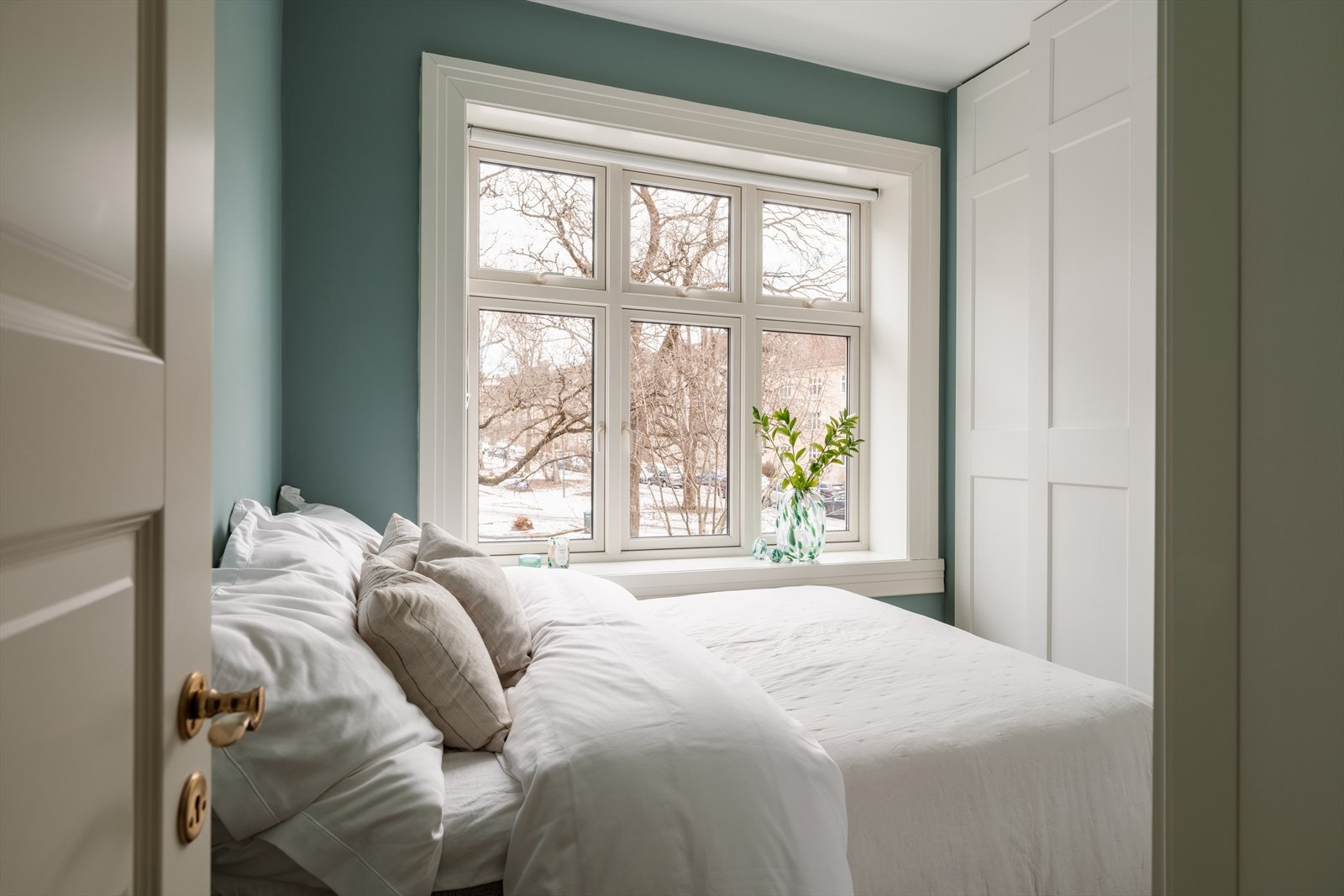 Hovedsoverommet er romslig og har god plass til dobbeltseng. Galleribilde