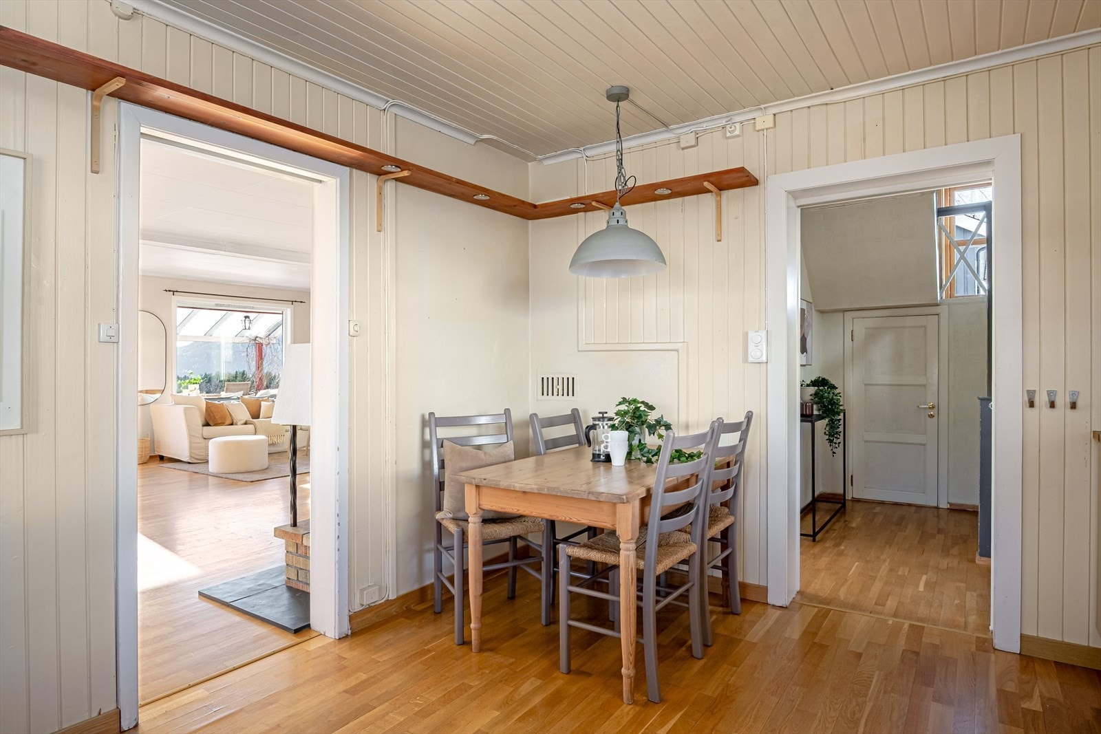 Spiseplass på kjøkkenet Galleribilde