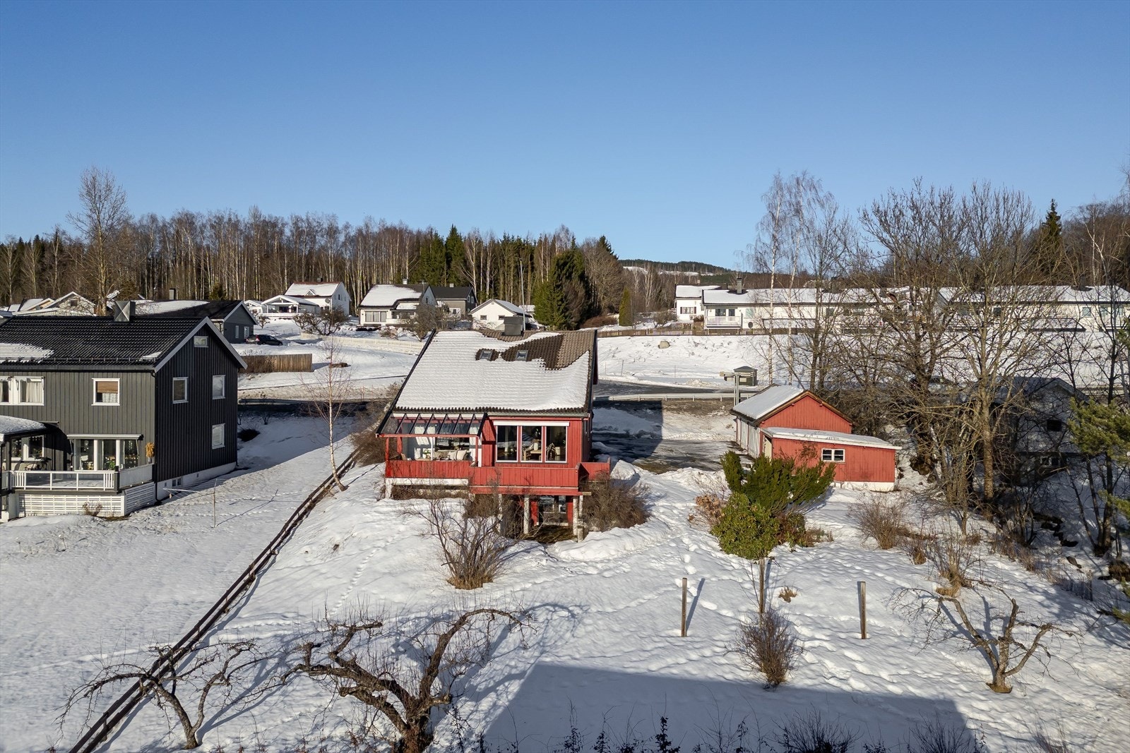 Boligen og uthuset sett fra sør Galleribilde