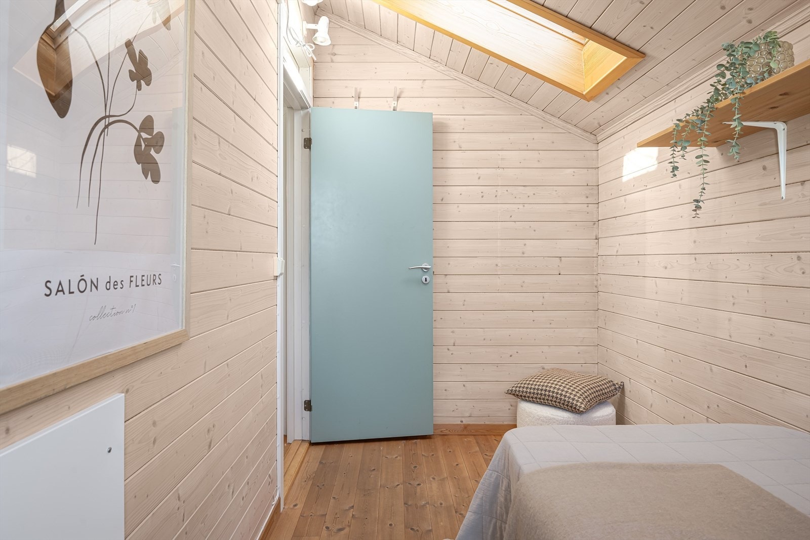 Soverom 2 - med takvindu. Plass til arbeidspult Galleribilde