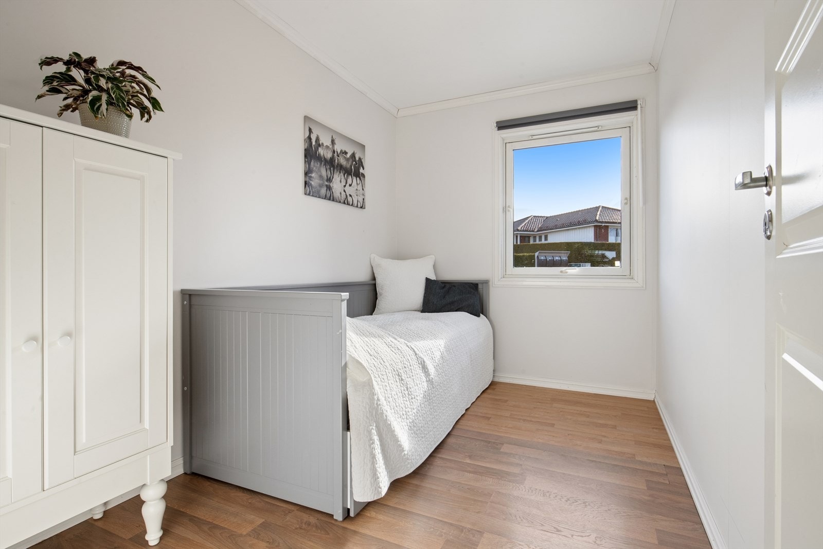 Soverom 2 og 3 er noe mindre, med passer godt som barnerom, gjesterom, kontor eller lignende. Galleribilde