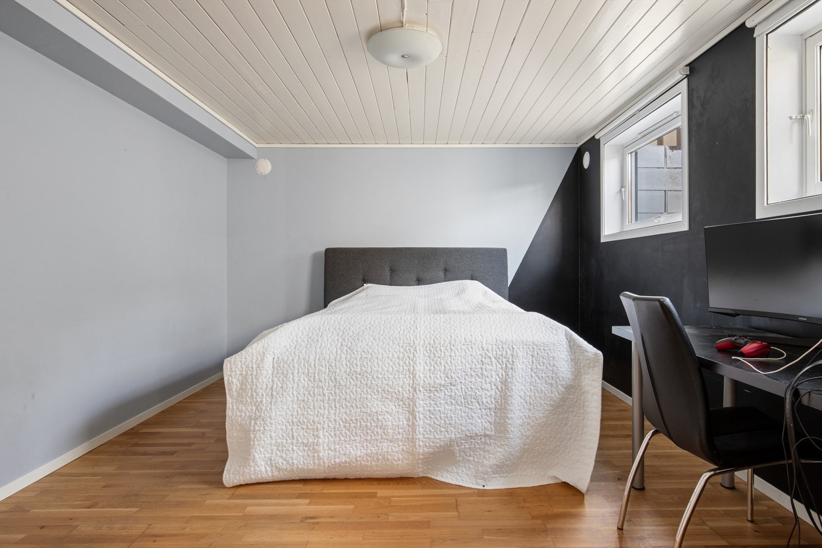 Videre finner man et rom som i dag er innredet som soverom (se punkt "ferdigattest"). Galleribilde