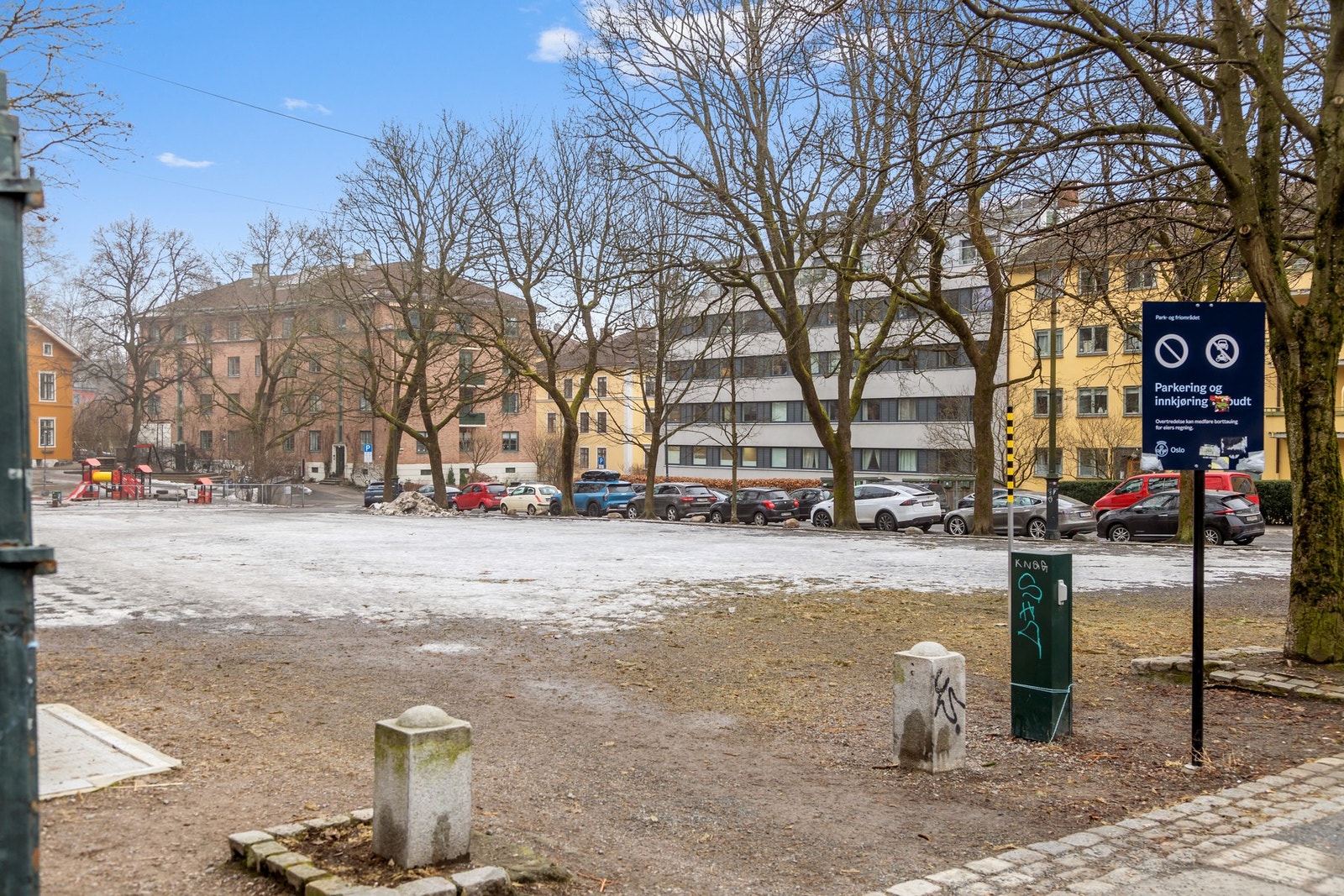 Det er ca. 200 meter til Vestkanttorget og samme avstand til hovedinngangen til flotte Vigelandsparken/ Frognerparken. Galleribilde