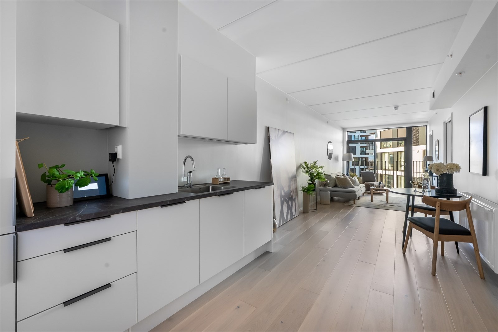 Velkommen til en nyere 2-roms selveierleilighet fra 2023 med åpen stue- og kjøkkenløsning. Galleribilde