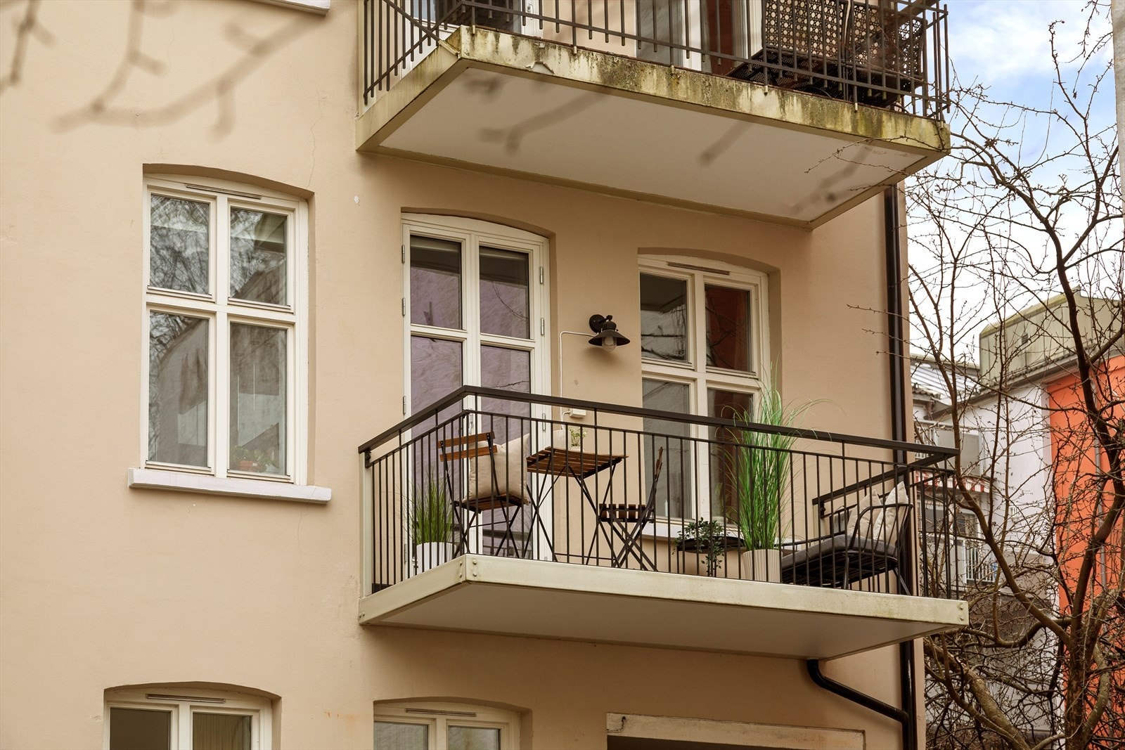 Balkongen sett fra indre bakgård Galleribilde