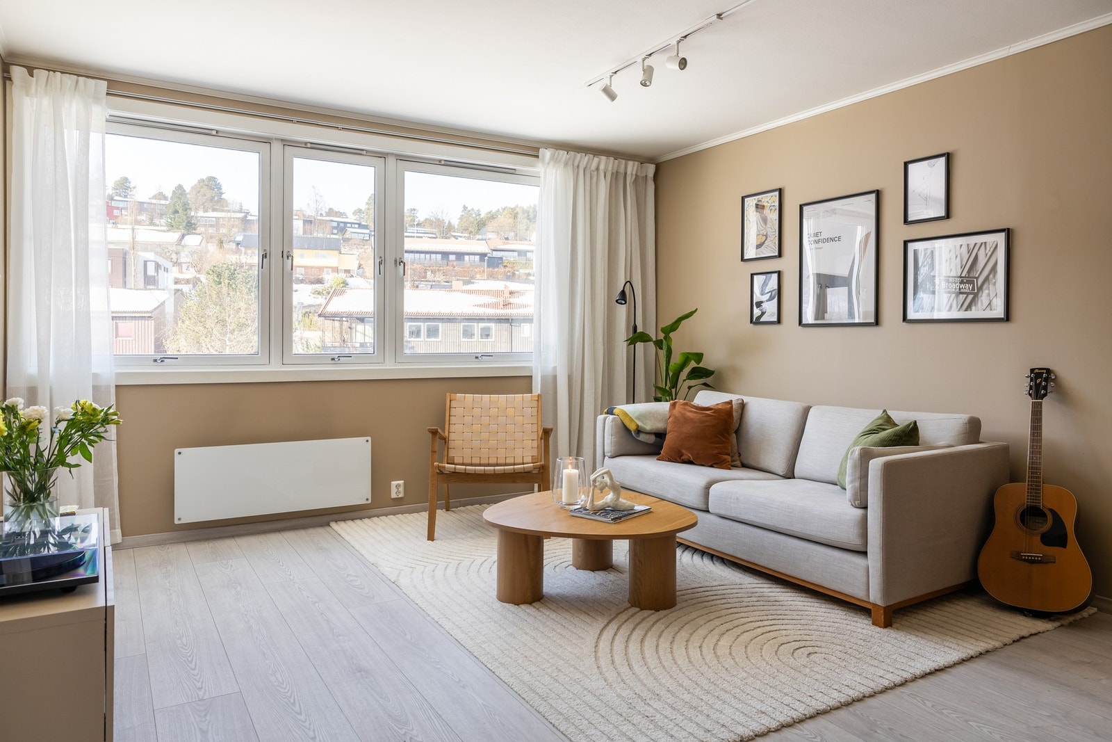 Svært lekker 3-roms topp-/ hjørneleilighet med gjennomgående god standard fra 2017. Foto: Stian Hatling. Galleribilde