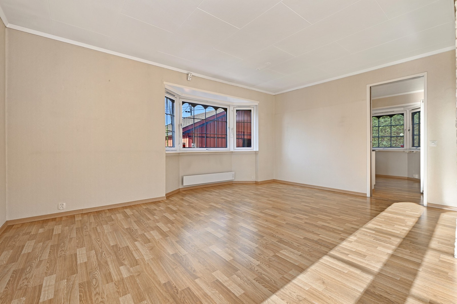 Gulvene er belagt med laminat. Galleribilde