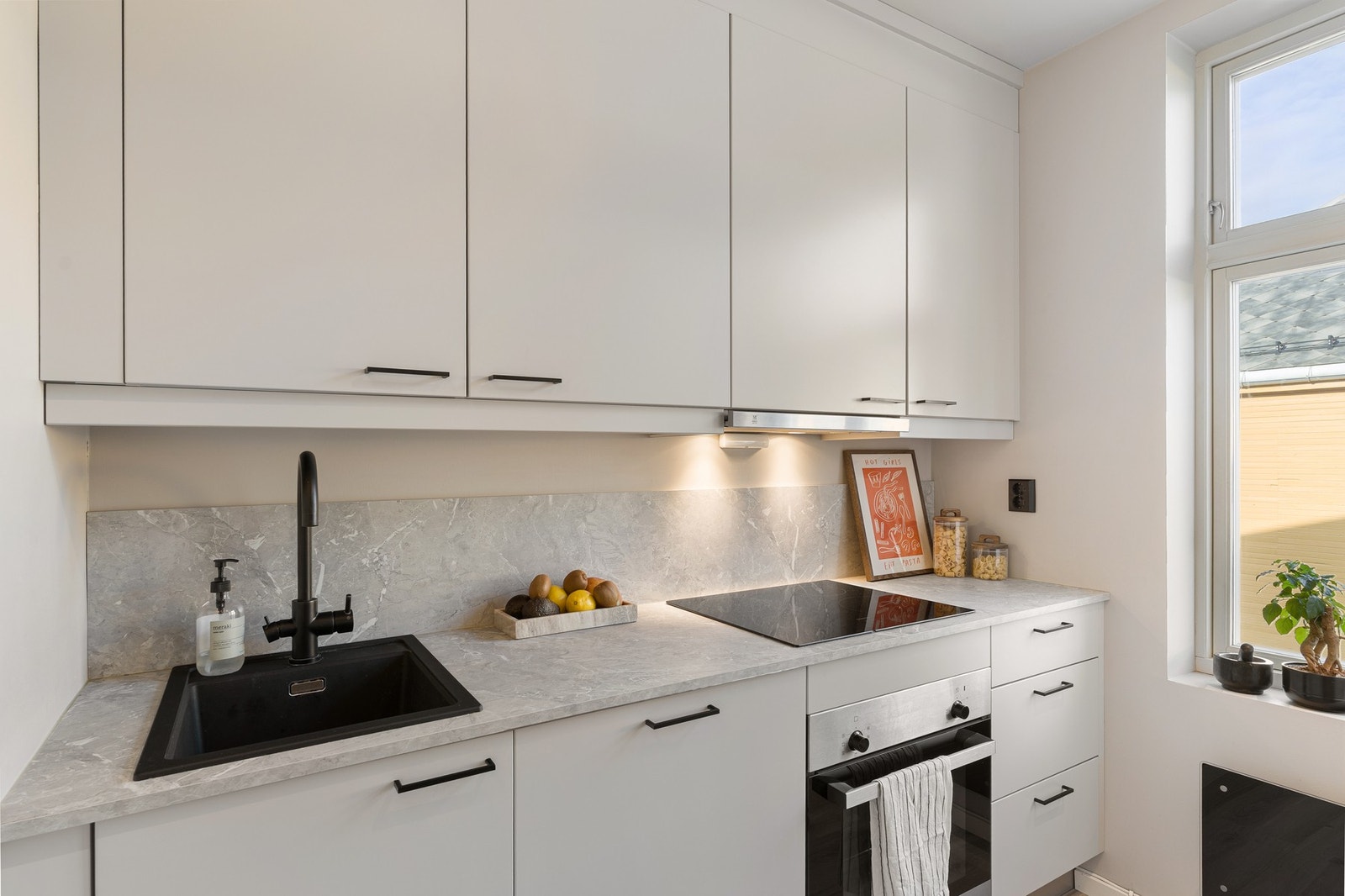 Kjøkkenet er vurdert til tilstandsgrad 1 (TG1) av takstmann, tilsvarende som øvrige deler av leiligheten. Galleribilde