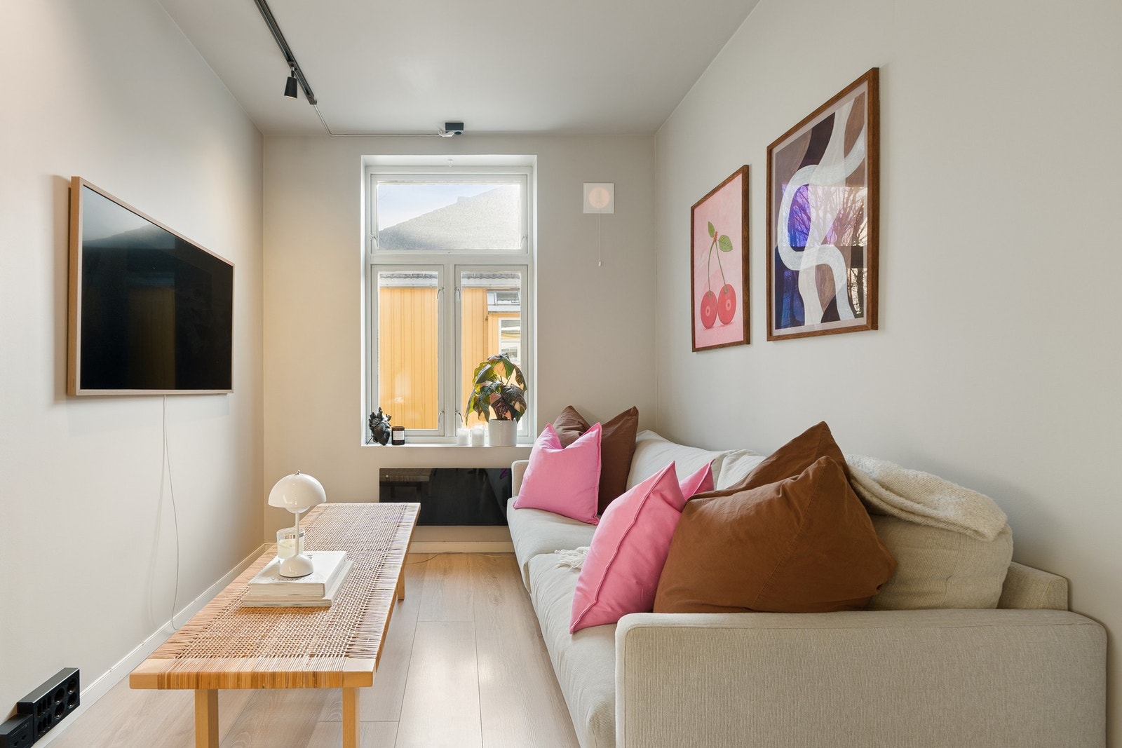 Strøken 2-roms selveierleilighet på 29 kvm (BRA-i) med gode oppholdsrom og en planløsning som er enkel å møblere. Galleribilde